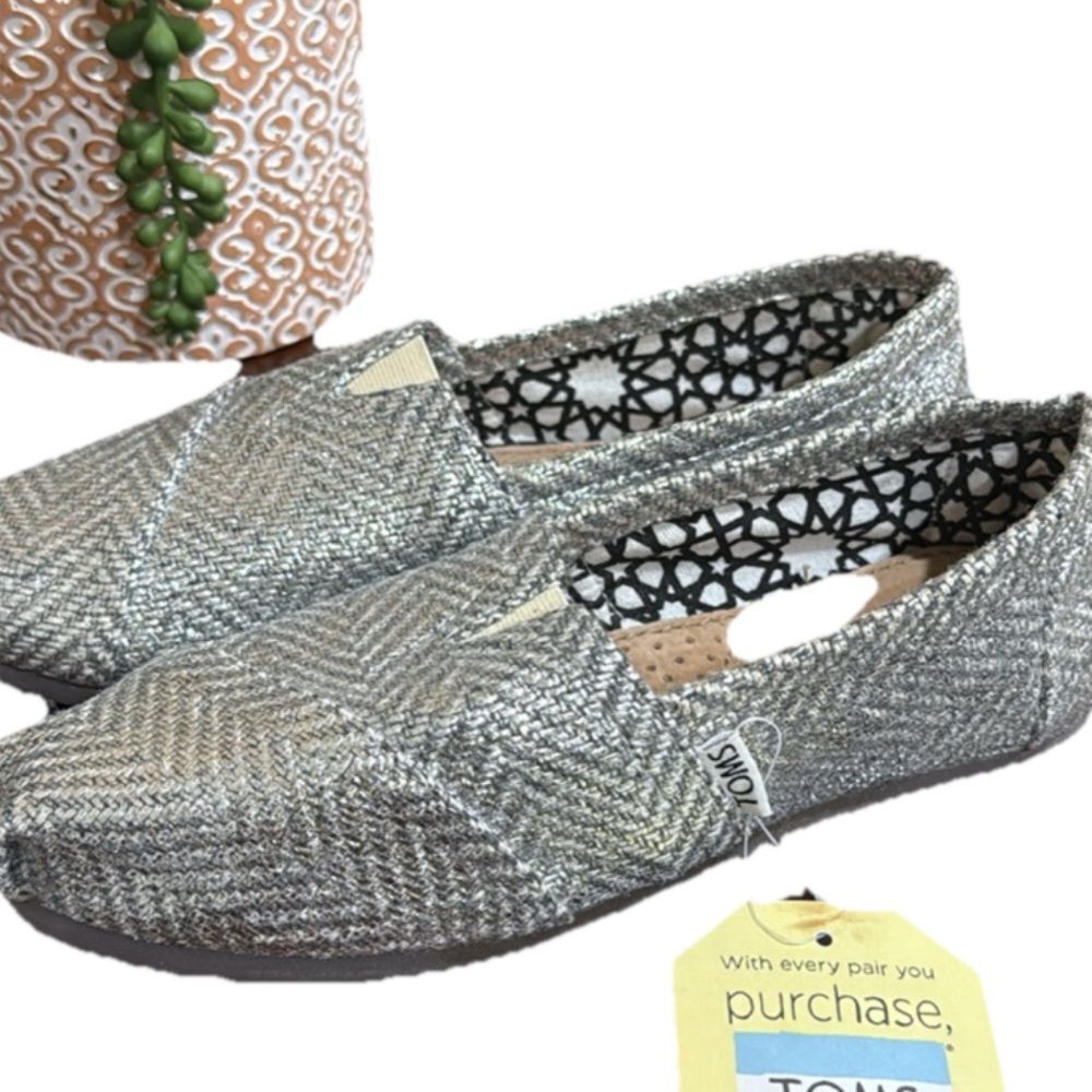 TOMS Metallic Silver Herringbone Pattern Slip-Ons New Women’s Size 5.5 Shoes